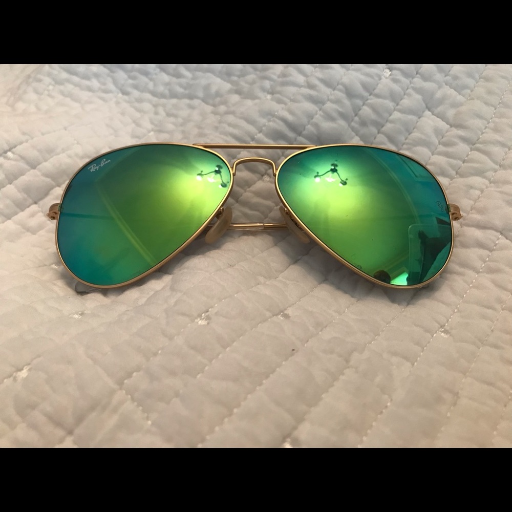 GREEN MIRRORED RAY-BANS